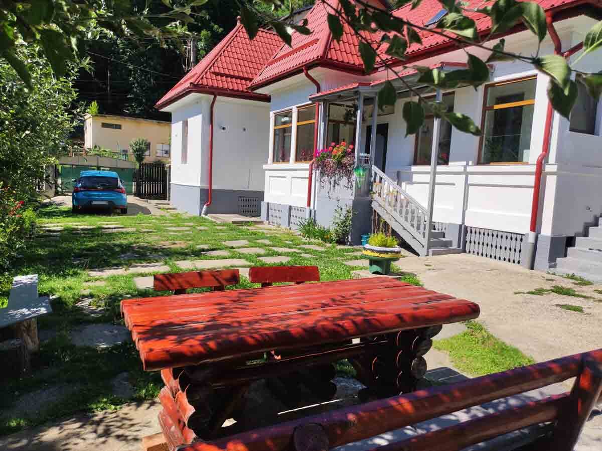 Little Bear Busteni - Vedere curta si casa vara